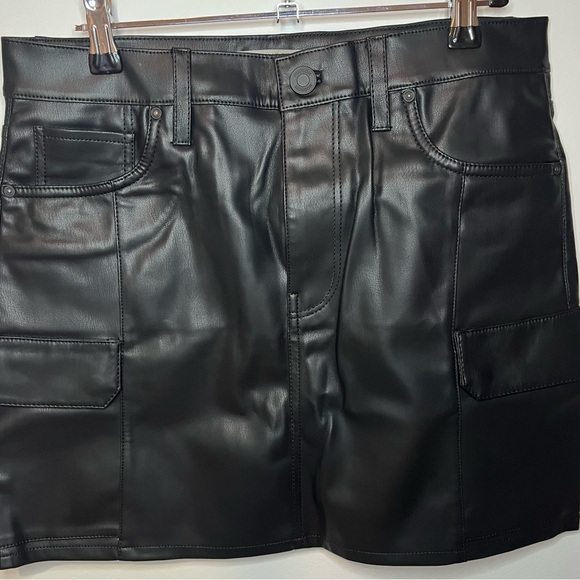 Hudson NWT Cargo Viper Faux Leather Mini Skirt in Black - Picture 6 of 10